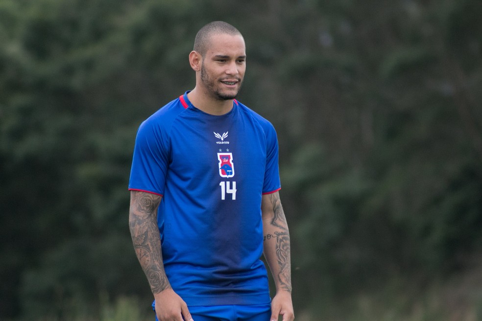 Em comum acordo, Paraná rescinde com ex-atacante do Atlético-MG