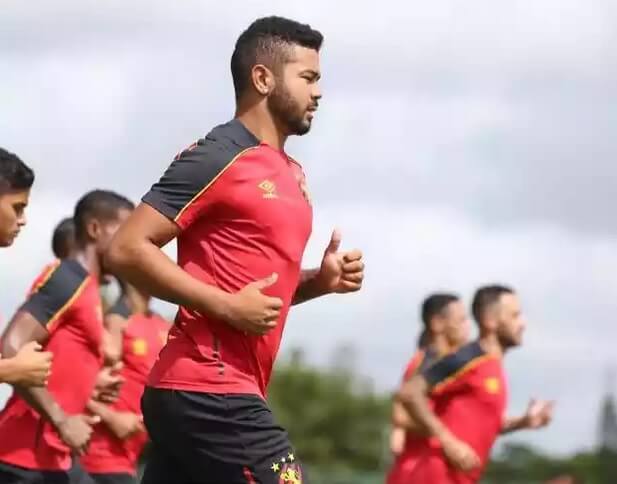 Devolvido pelo Guarani, atacante tem futuro incerto no Sport