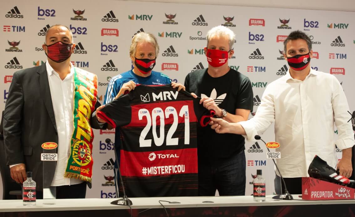 Com foco no Mundial, Flamengo oficializa renovação de Jesus até 2021