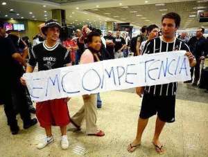 Bolsonaro posta meme de corintiano morto e gera revolta nas redes sociais