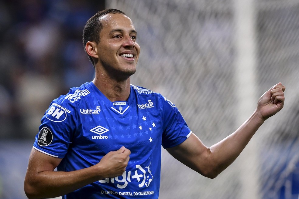 Rodriguinho revela como acertou com Cruzeiro e chama clube de ‘barca furada’