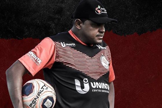 Mesmo no G4, time cearense rescinde contrato com treinador