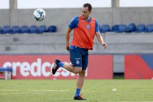 Ídolo da Fiel, meia não descarta voltar ao Corinthians: 