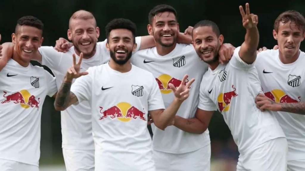 Jogadores do Red Bull Bragantino participaram das doações
