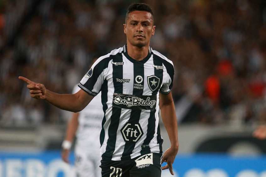 Depois de Carli, experiente Cícero poder ser o próximo a deixar o Botafogo