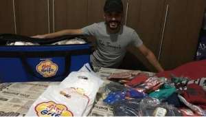 Sem partidas, jogadores viram entregadores e vendem roupas para driblar a crise