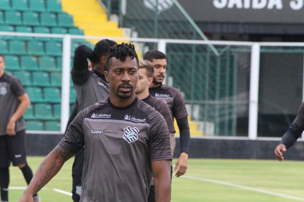 Ex-Palmeiras e Santos fala em fazer história com a camisa do Figueirense