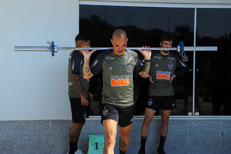 Testes de Covid-19 dão negativo no Atlético, que aposta em treino em conjunto