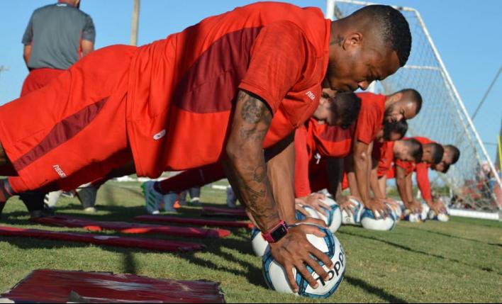 Atacante Erik quer CRB intenso quando a bola voltar a rolar