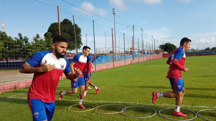 Clube do Brasileirão conversa com elenco e deve manter redução salarial
