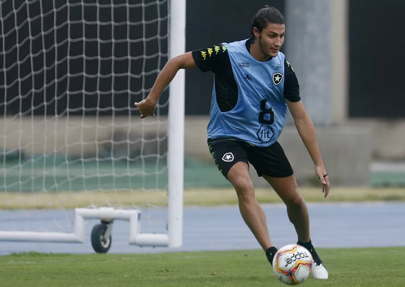 Lateral do Botafogo, Marcinho pode fechar com grande clube de São Paulo