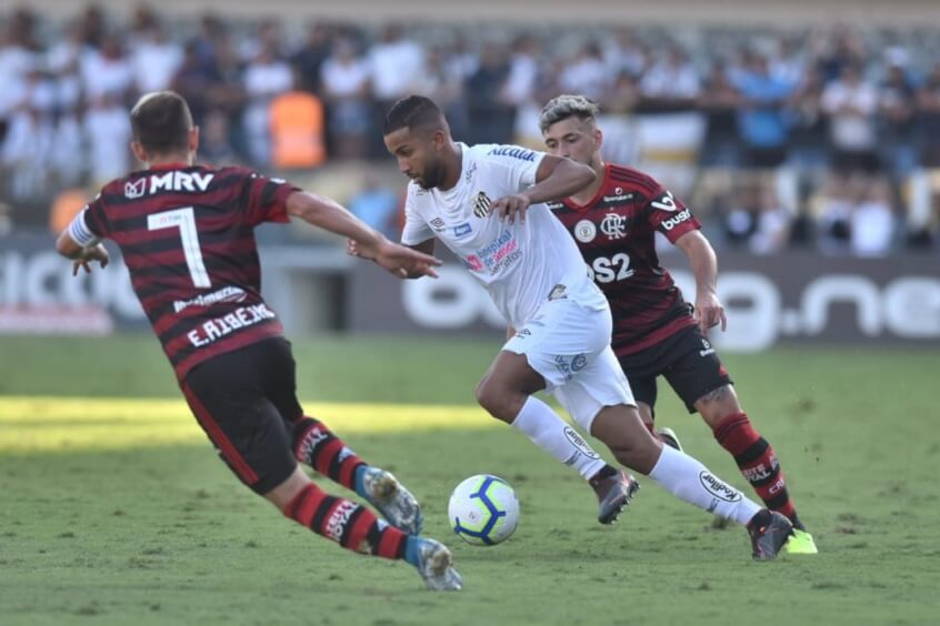Ex-Flamengo e Santos é a alternativa do Grêmio para a lateral