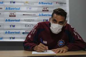 Caxias renova contrato com atacante para a Série D do Brasileiro