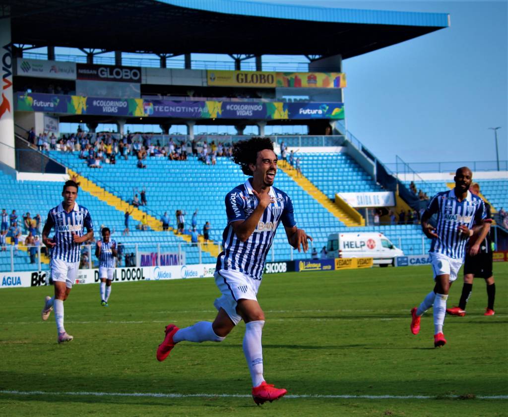 Time do Brasileirão acerta redução salarial de ‘emprestados’, mas ex-Vasco não aceita