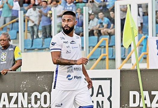 Atacante se antecipa ao clube e anuncia retorno ao Confiança nas redes sociais