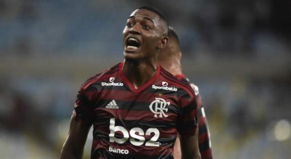 Lateral-esquerdo pode trocar campeão da Libertadores por clube português