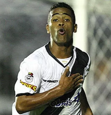 Cartola revela desejo do Corinthians por ex-Vasco: ‘É um atleta que interessa’