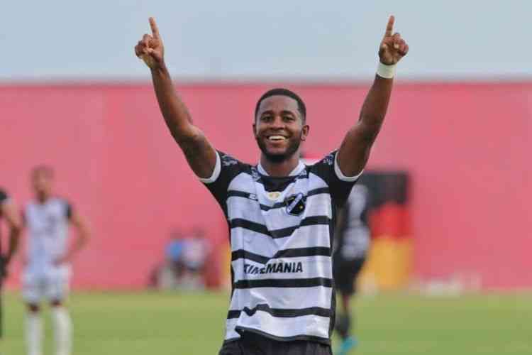 Ex-meia do ABC é aguardado em Recife para assinar com o Náutico