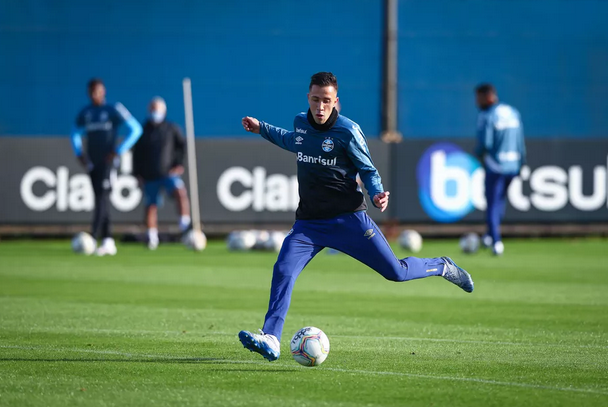 Clubes recém-chegados ao Brasileirão disputam volante do Grêmio