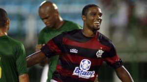 Ferroviária fica perto de assinar com ex-atacante do Flamengo