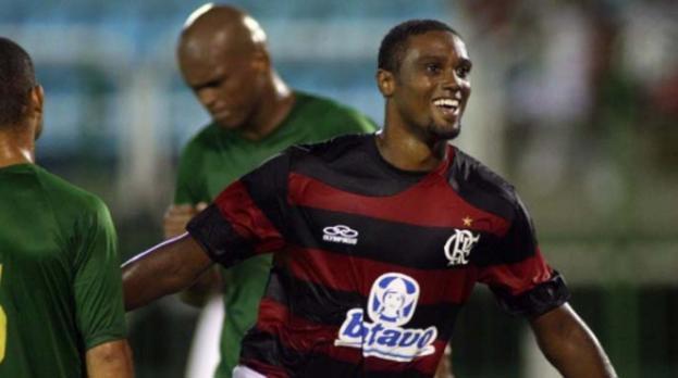 Ferroviária fica perto de assinar com ex-atacante do Flamengo