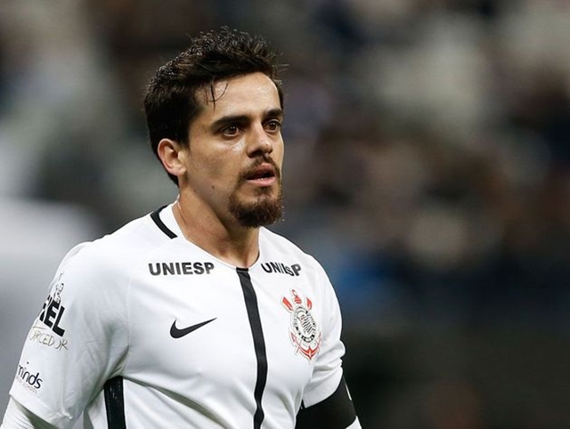 Fagner lamenta saída de Love, mas aprova retorno de antigo colega ao Corinthians