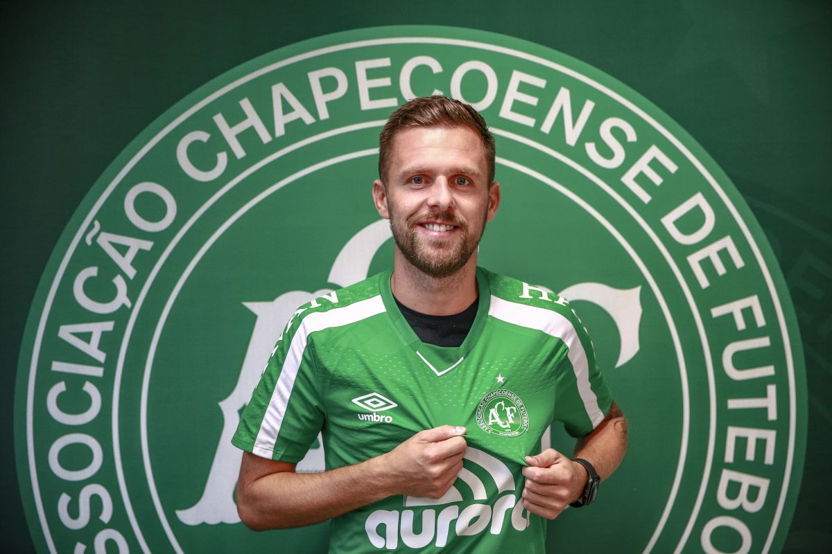 Ezequiel fala em disputa na Chape e crava: “Vamos brigar pelo título”