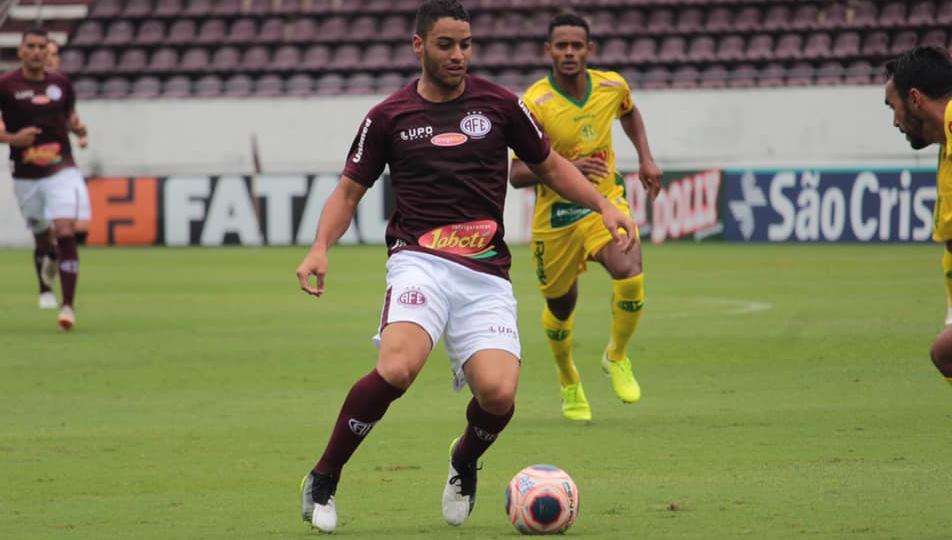 Meia da Ferroviária: “Estamos com saudade dos gramados”