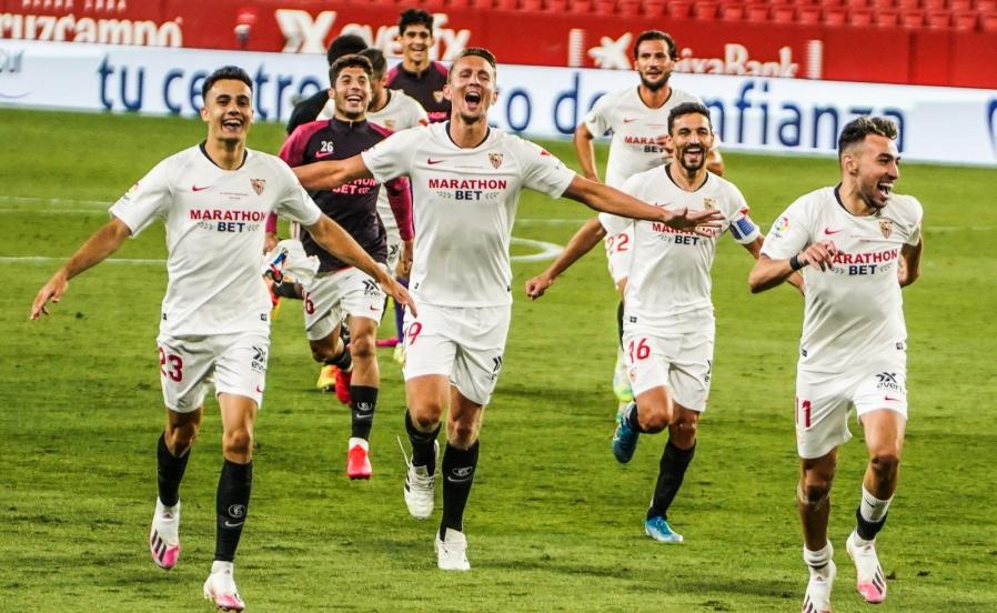 Espanhol volta com abraços após gols e vitória do Sevilla em clássico