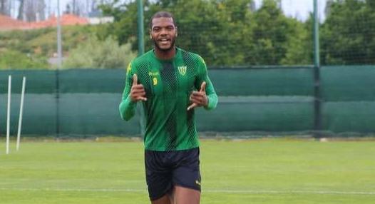 PORTUGUÊS: Atacante ex-Grêmio brilha ao marcar dois gols em vitória do Tondela