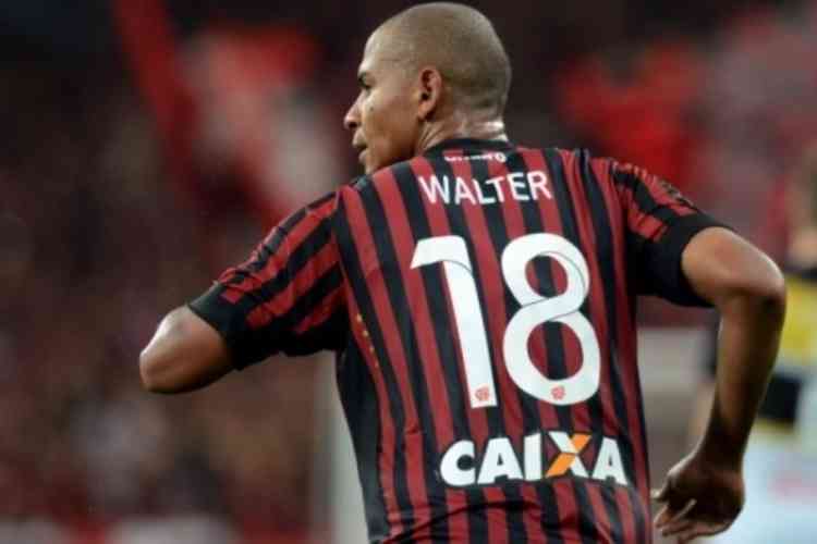 Walter se nega comer doce e agradece Athletico pela oportunidade