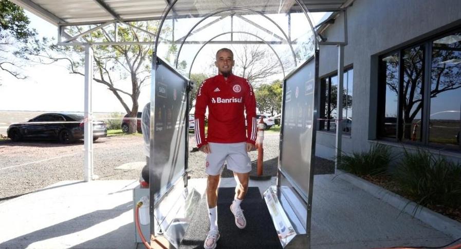 Anvisa ordena que clube do Brasileirão desative túnel desinfetante