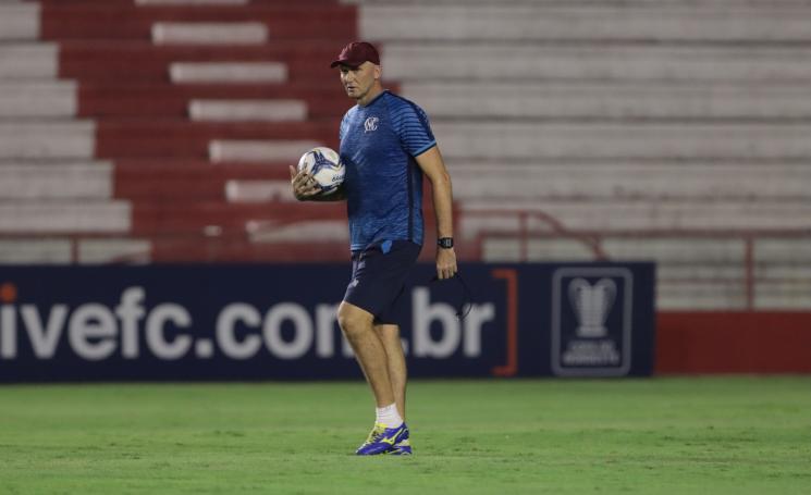 Após expulsão na Copa do Nordeste, técnico do Náutico é absolvido pelo STJD