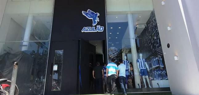 Clube da Série B lança drive thru em loja oficial, mas registra fila em época de Covid-19