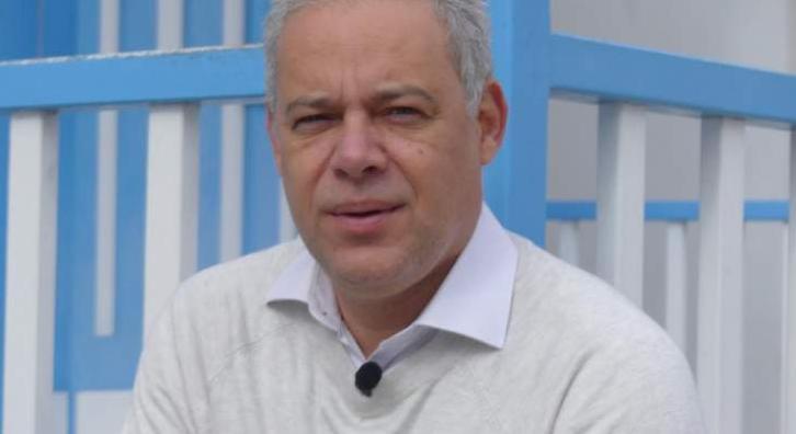 Narração de primeira na Rádio FI. (Foto: Divulgação)