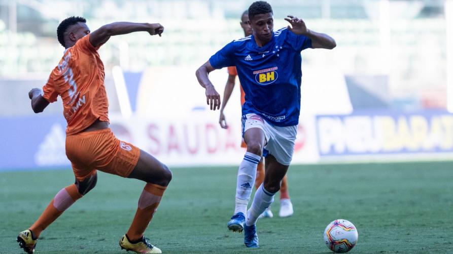 Pandemia pode fazer futebol brasileiro ter retração de R$ 2 bilhões