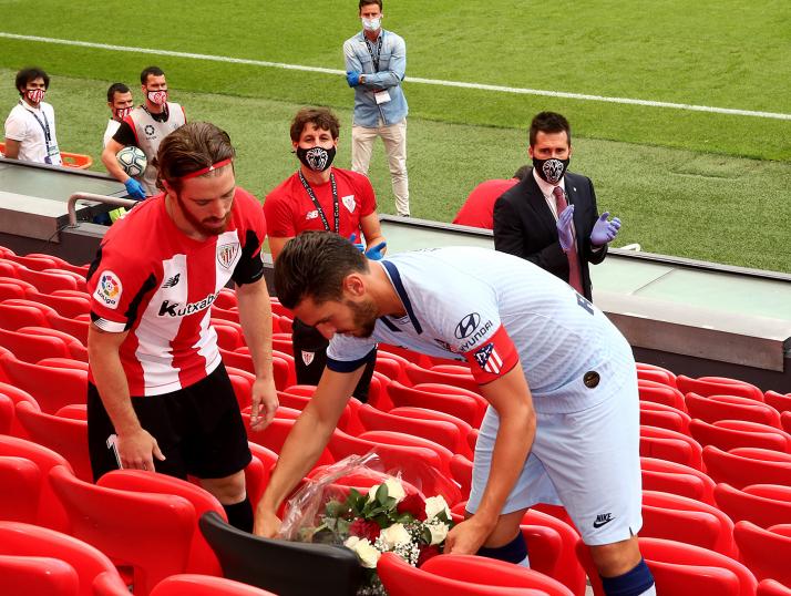 Brasileiro do Atletico faz gol e homenageia jogadora que fez cirurgia no cérebro
