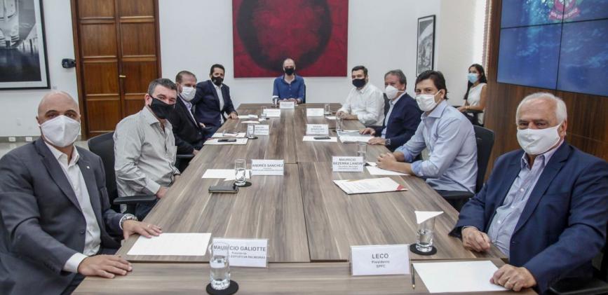 Covas testa positivo para Covid-19 e coloca presidentes de clubes de SP em quarentena