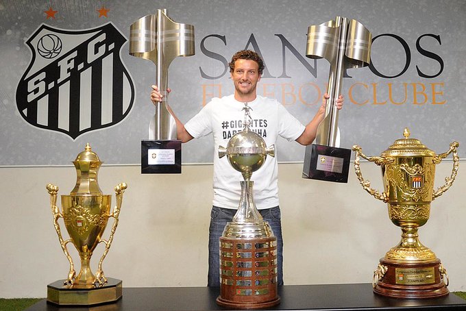 Santos homenageia técnico da Inter de Limeira nas redes sociais