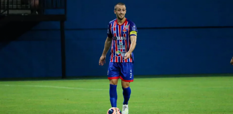Time amazonense confirma permanência de zagueiro rodado no Sul para a Série D