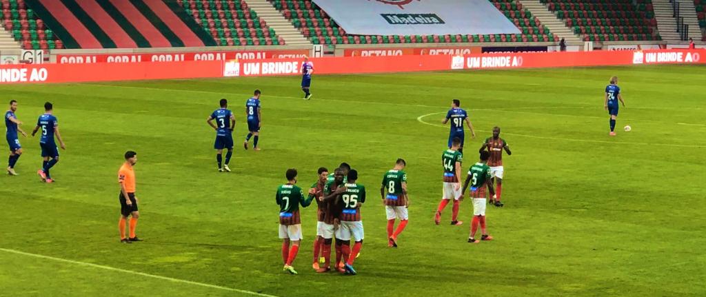 PORTUGUÊS: Marítimo vence com gol contra e abre vantagem para a degola