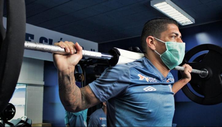 Arnaldo analisa reforços do Avaí e fala de Ralf: “É um pitbull”