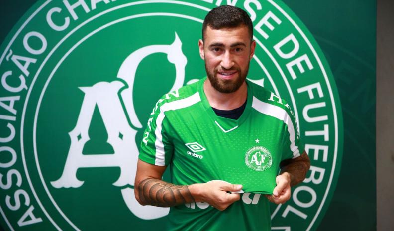 Chapecoense dispensa dupla e negocia renovação de atacante com o Londrina