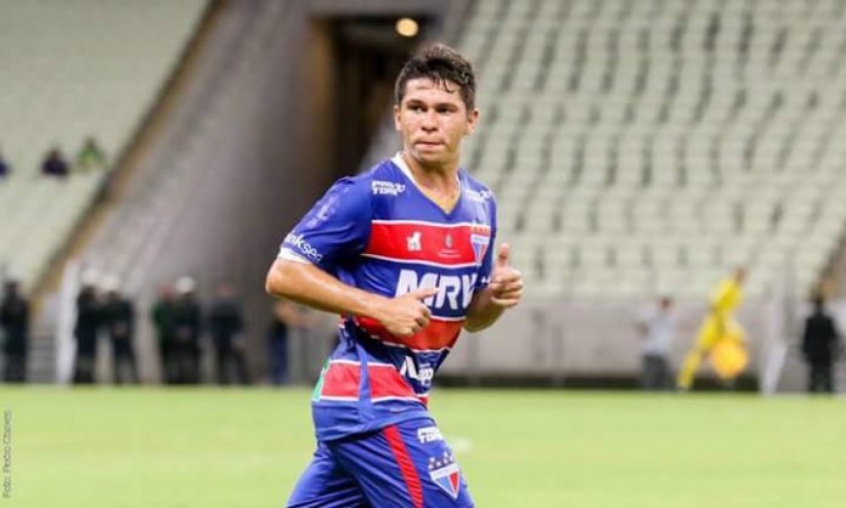 Atacante de time da Série A é advertido após furar isolamento e passear nas Dunas