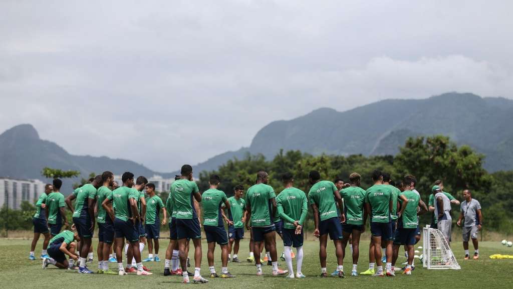 Elenco do Fluminense é submetido a exames da covid-19 no CT Carlos Castilho