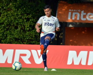 Empresário vai à Justiça cobrar R$ 5 mi do São Paulo por contratação de ex-Flamengo