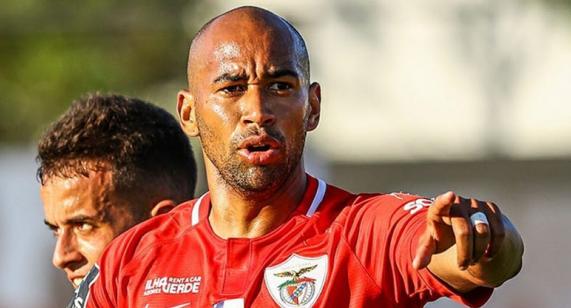 PORTUGUÊS: Portimonense toma empate do Santa Clara e segue chafurdado no Z2
