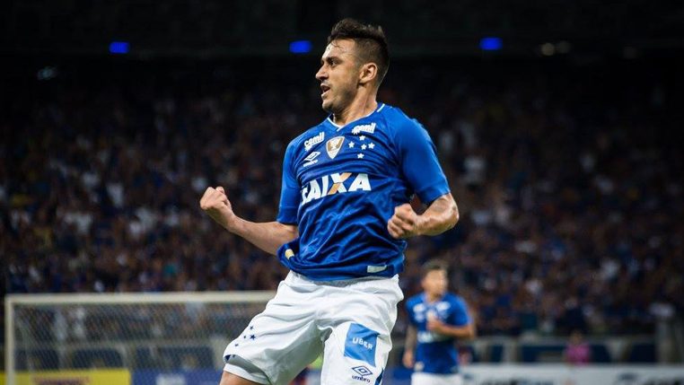 Na mira de clube da Série A, Robinho aciona Cruzeiro na Justiça do Trabalho