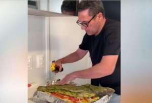 Técnico do Palmeiras ataca de cozinheiro e dá dicas de culinária durante a quarentena