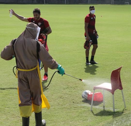 Clube da Série B volta aos treinos com kits individuais, mas ainda sem seis atletas
